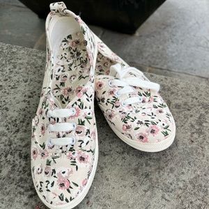 Women’s Floral Canvas Sneakers Size 37